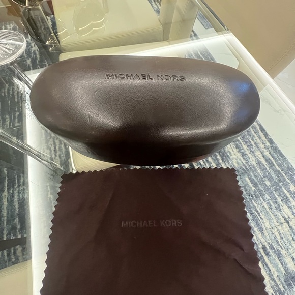 Michael Kors used Sunglasses. Gold frame and brownish lens. - Picture 5 of 6